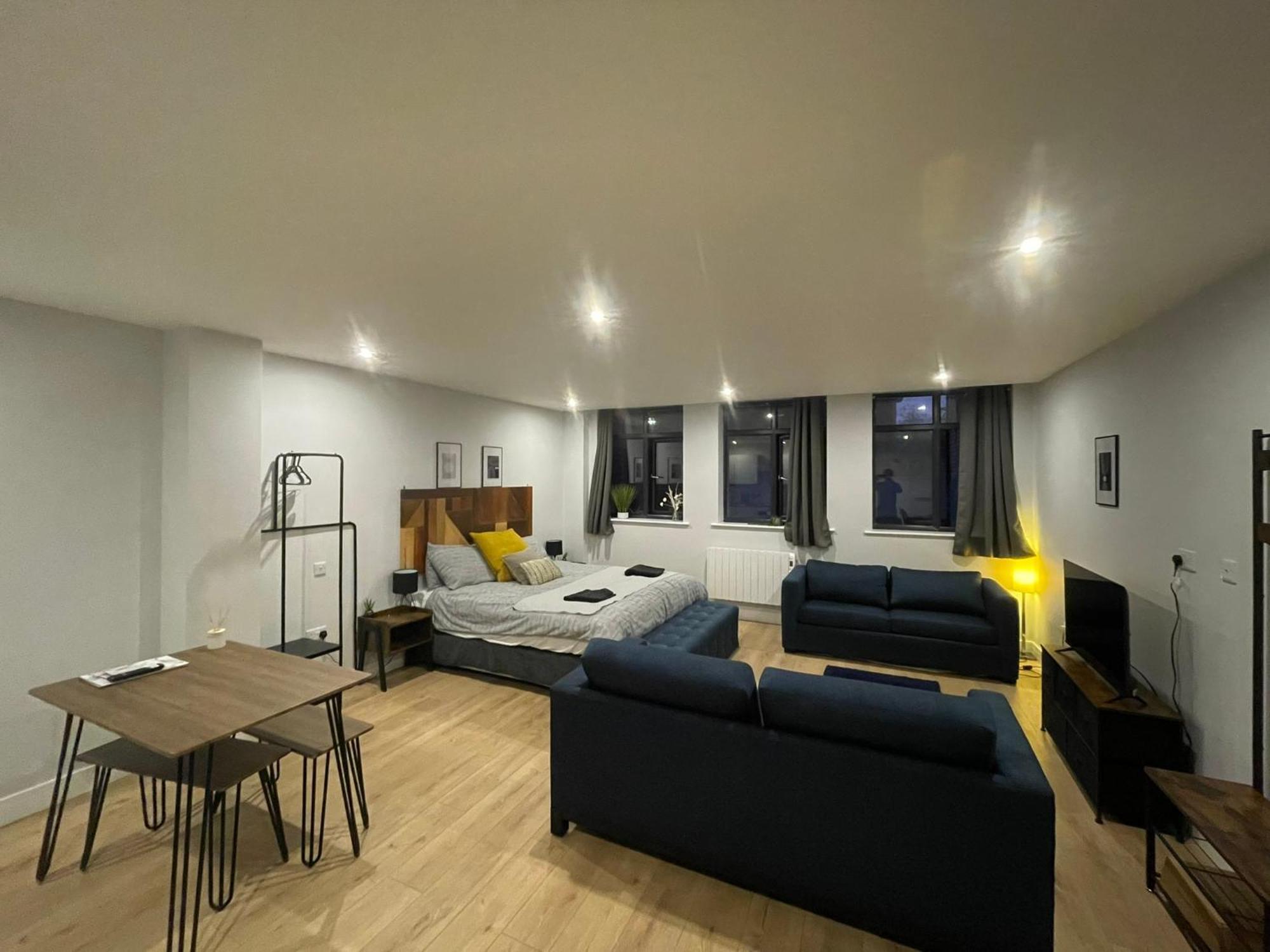 Market Haven Deluxe Studios Town Centre With Netflix, Business & Leisure Travellers Northampton Eksteriør bilde